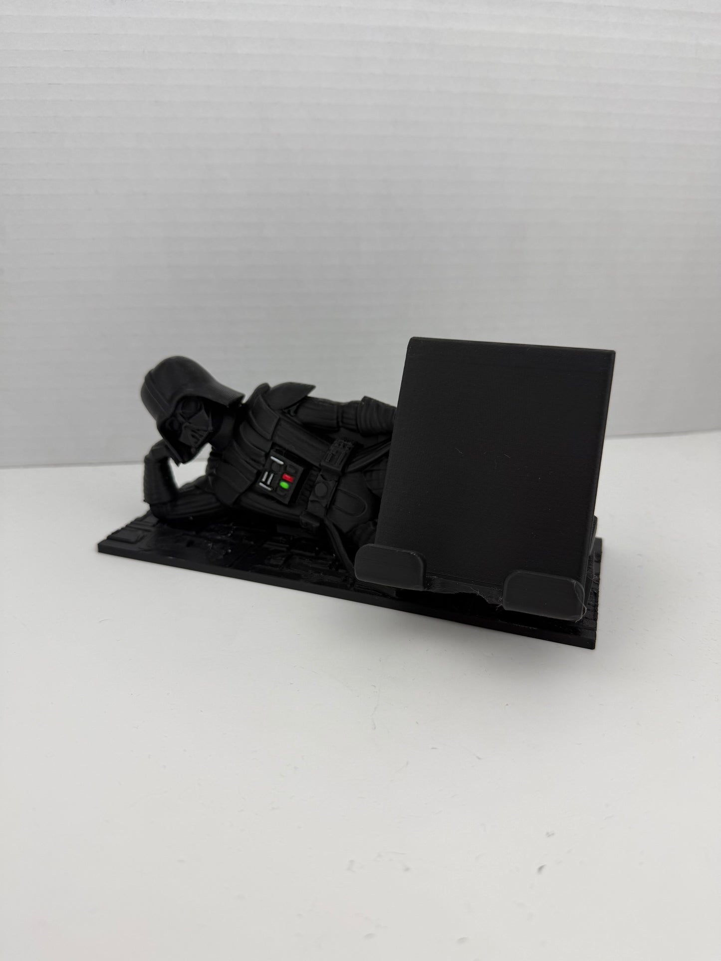 Dark Space Lord Phone Holder – Sci-Fi Inspired 3D Printed Desk Stand for Smartphones