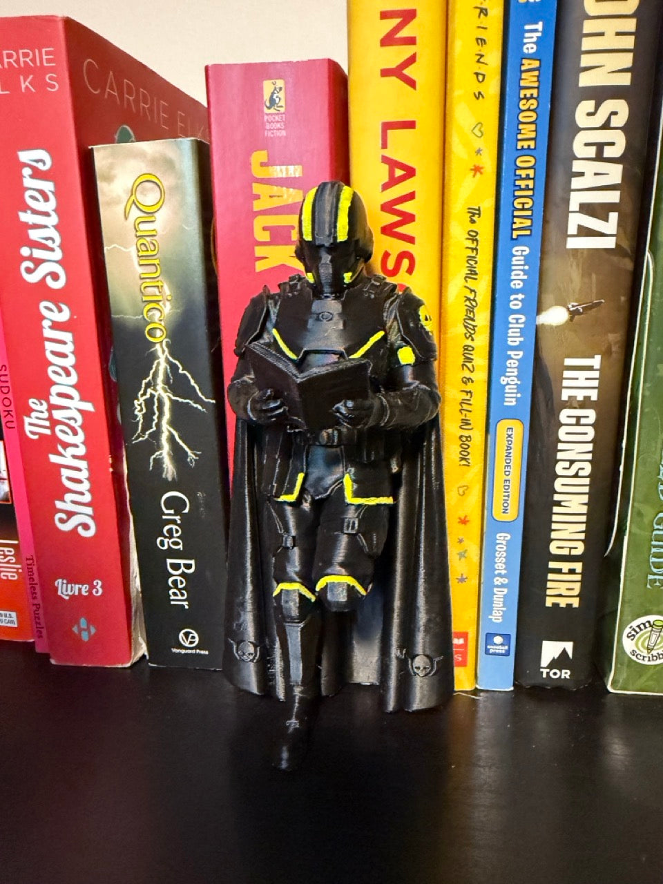 Sci-Fi Soldier Bookend – Futuristic Armored Trooper Reading Figurine for Bookshelf Decor & Gamer Gift