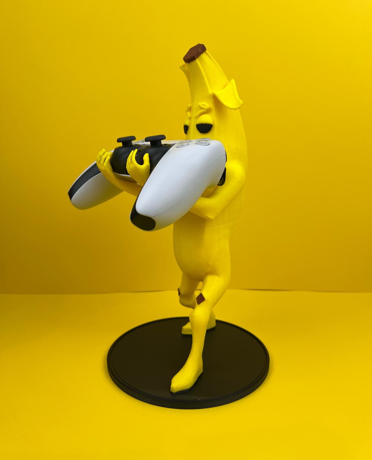 Custom Banana Controller Stand – Fun 3D Printed Holder for PlayStation/Xbox – Unique Gaming Decor