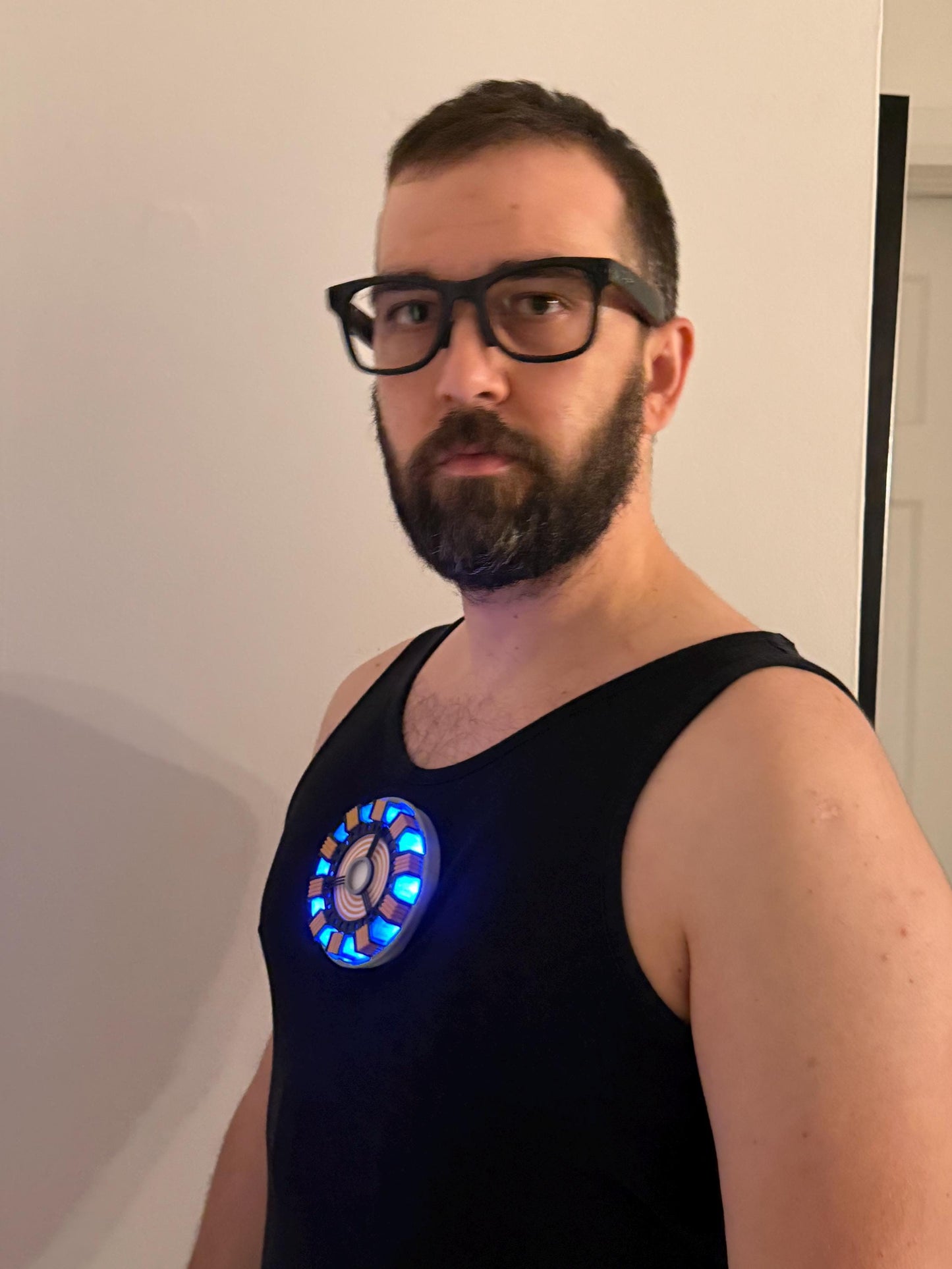 Iron Arc Reactor – Bright LED Chest Light, Magnetic 2-Piece Design, External Battery, Cosplay & Gift