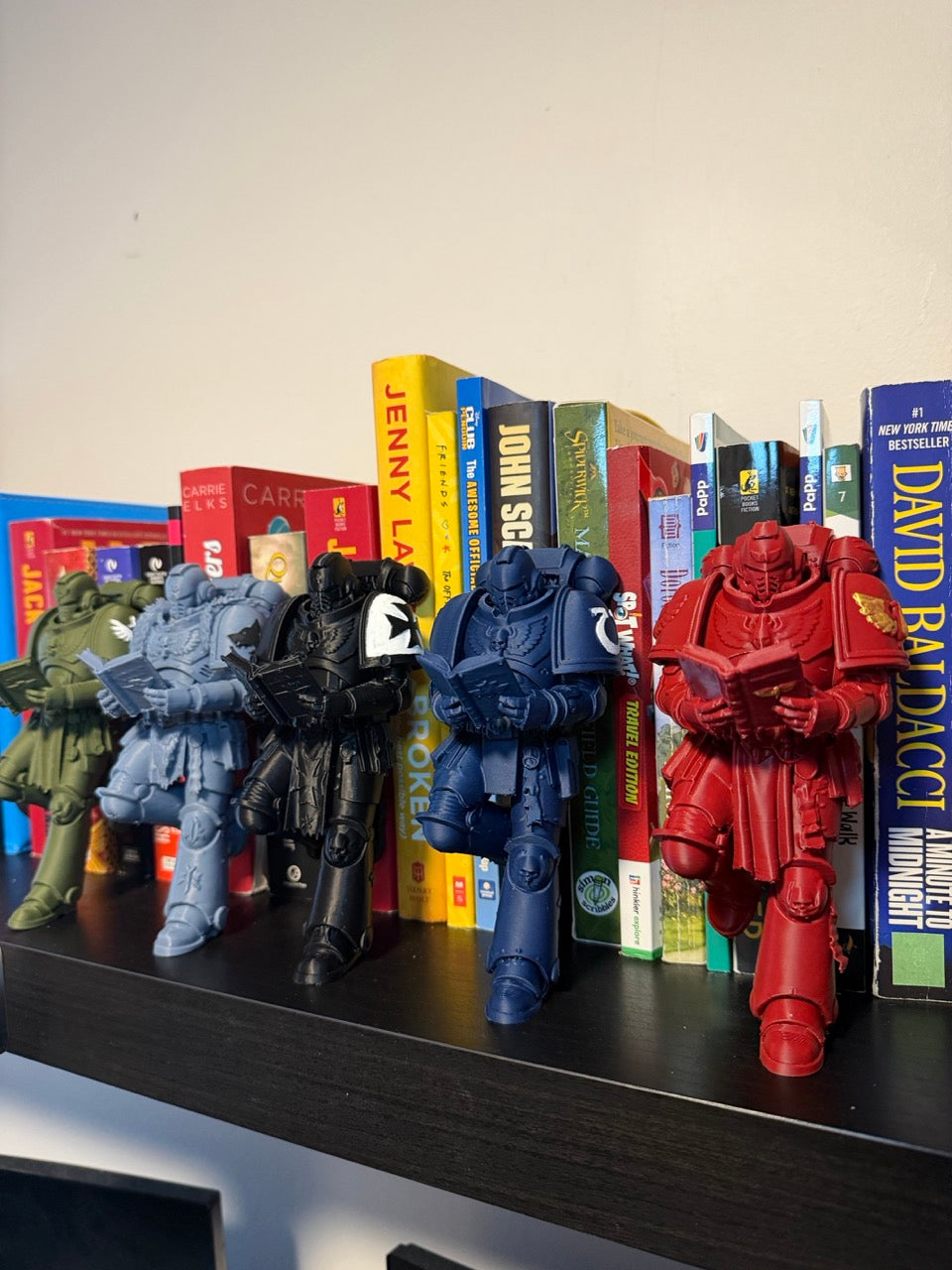 Sci-Fi Warrior Bookend – Armored Soldier Reading Figurine for Bookshelf Decor