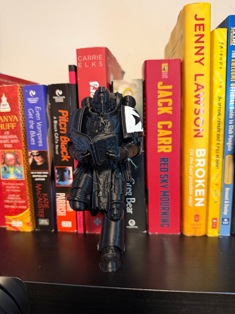 Sci-Fi Warrior Bookend – Armored Soldier Reading Figurine for Bookshelf Decor