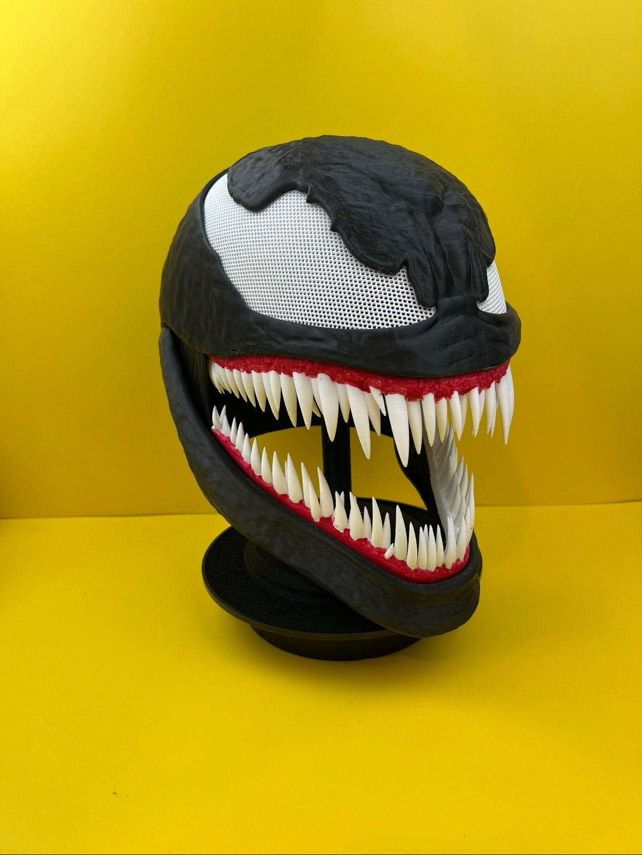 Ve-nom Mask with Moving Jaw - Full Face Cosplay Accessory - 3D printed Venm Helmet