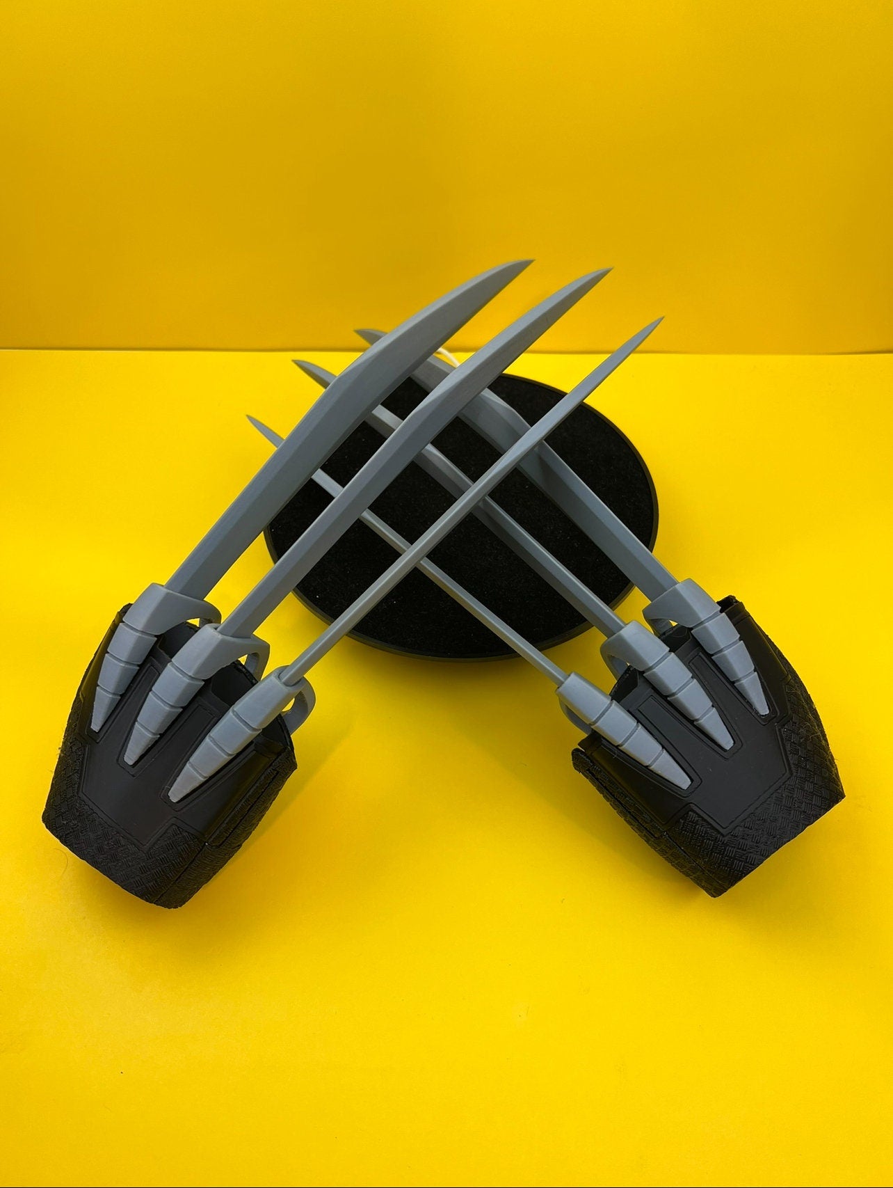 Wolwer-ine Mask and Claws Set – Full Cosplay Accessory with Detachable Claws and Gloves Set