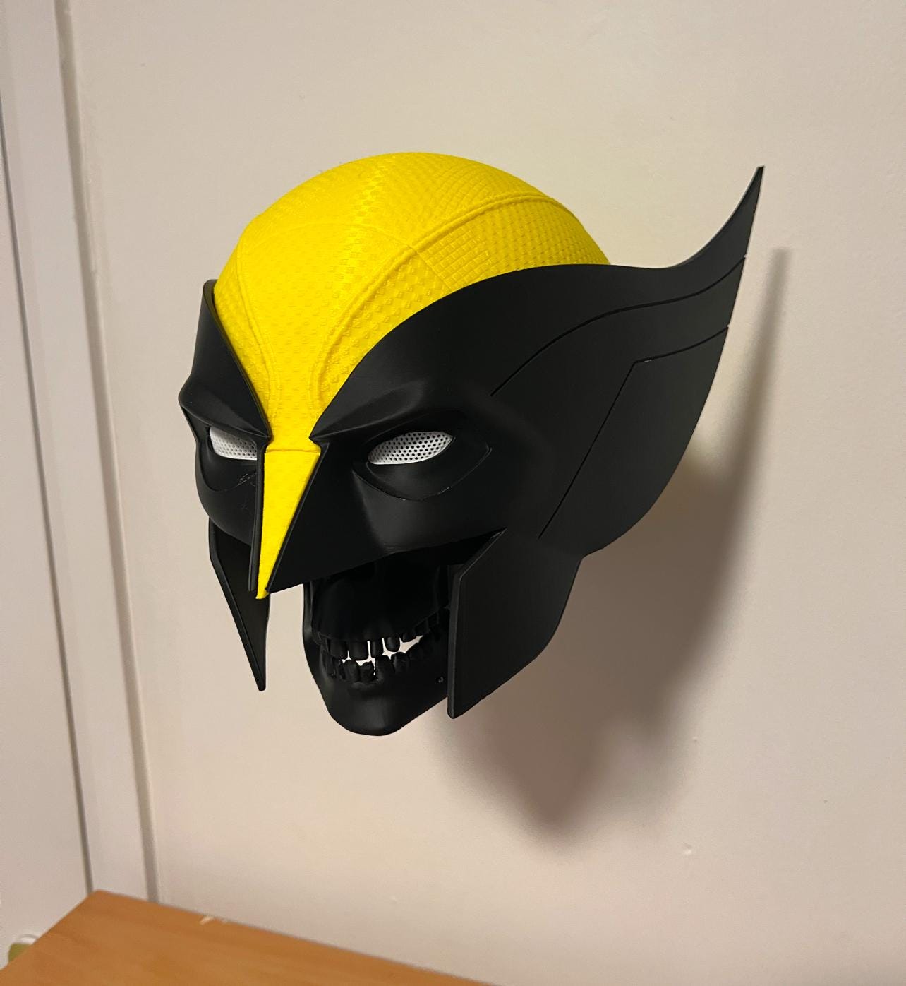 Wall-Mounted Skull Helmet Display Stand – Perfect for Motorcycle and Cosplay Helmets