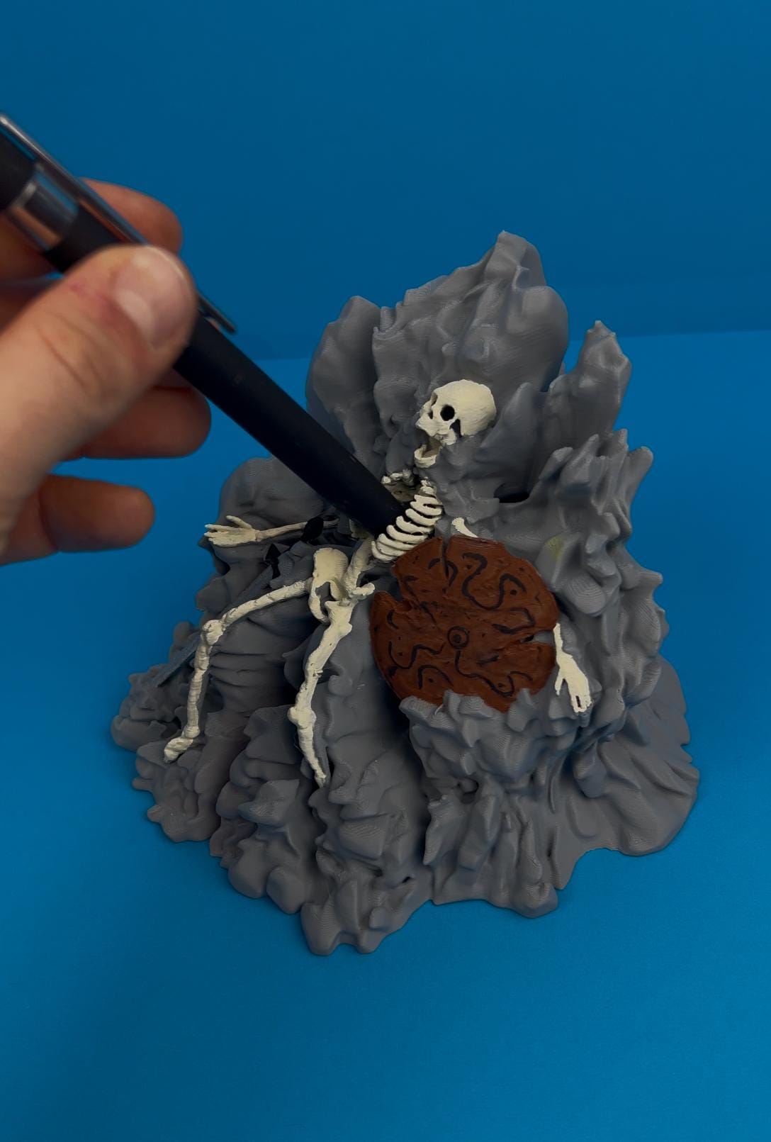 Fallen Warrior Skeleton Pen Holder – Unique Desk Organizer and Gift
