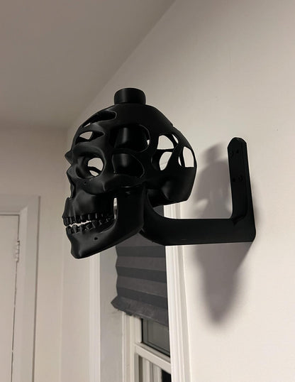 Wall-Mounted Skull Helmet Display Stand – Unique 3D-Printed Holder for Cosplay & Collectibles