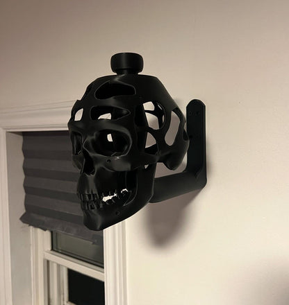 Wall-Mounted Skull Helmet Display Stand – Unique 3D-Printed Holder for Cosplay & Collectibles