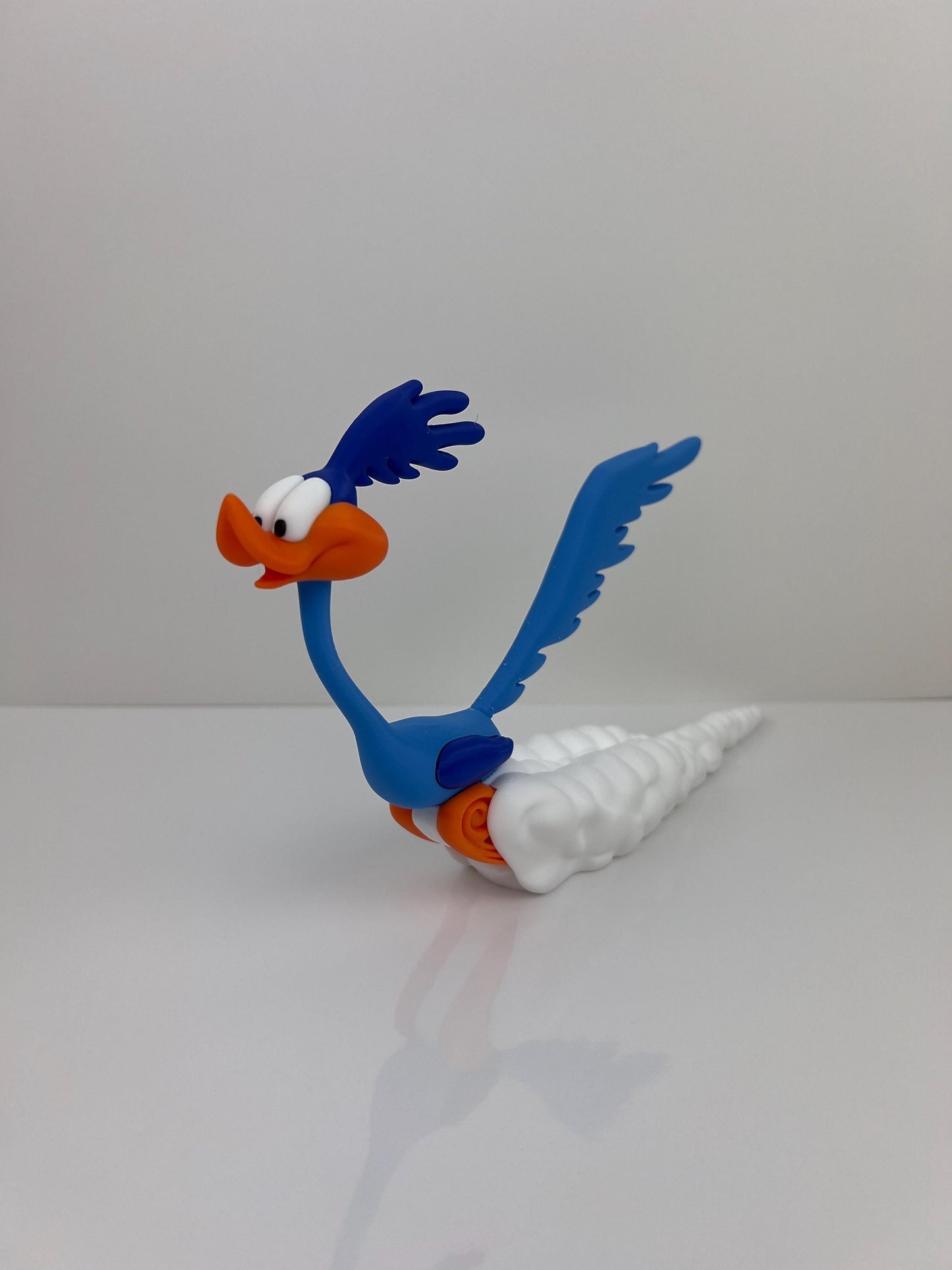 Road Run-ner & Wi-le E. Coyote Collectible Figures – Classic Cartoon Statues