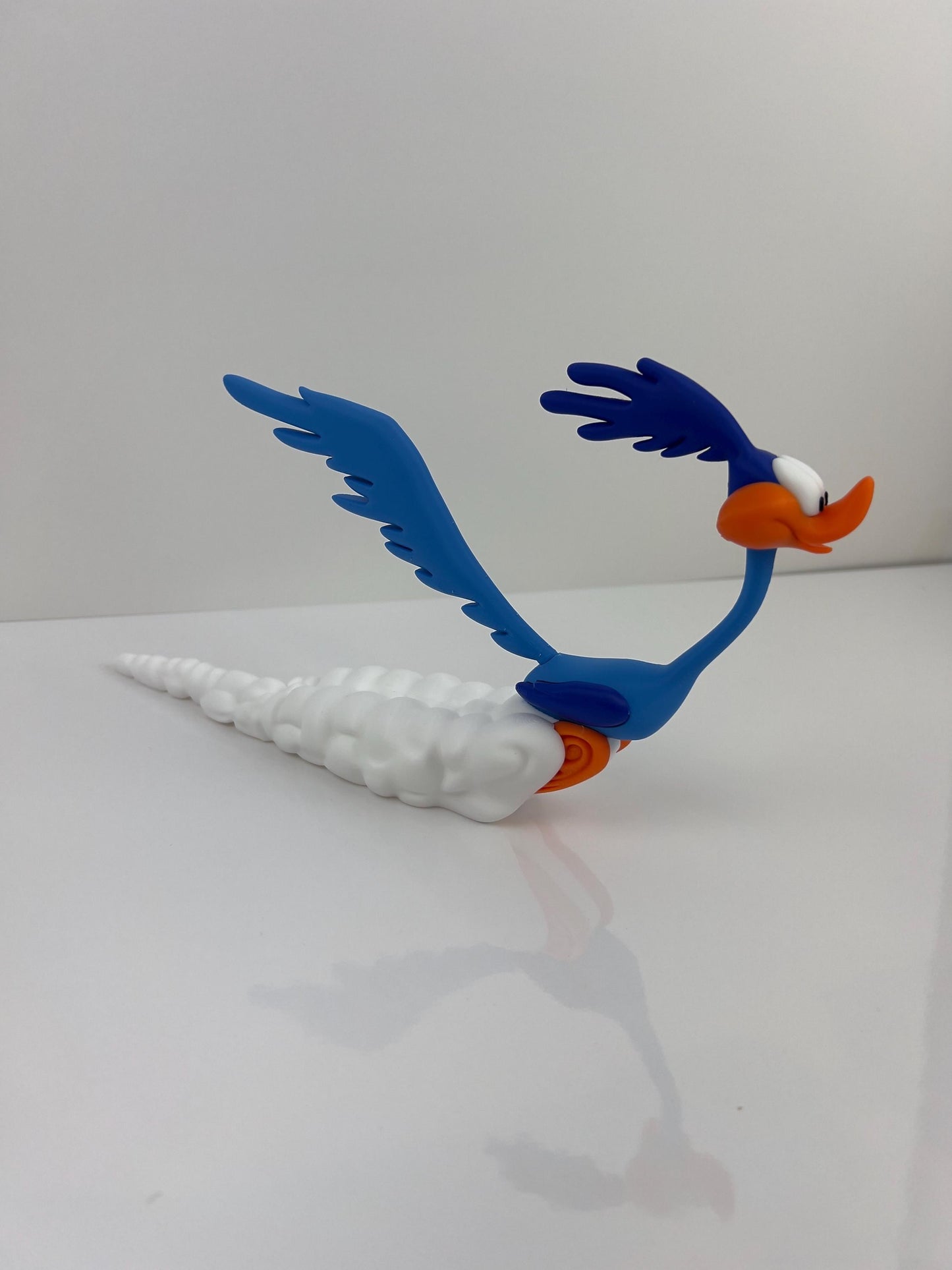 Road Run-ner & Wi-le E. Coyote Collectible Figures – Classic Cartoon Statues